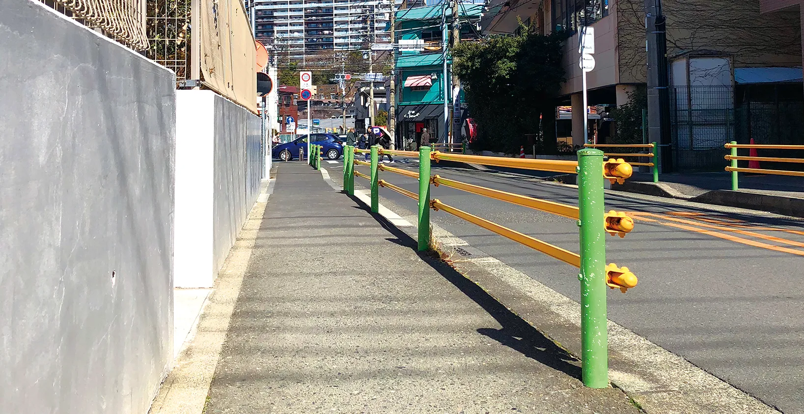 ガードレールがある道路